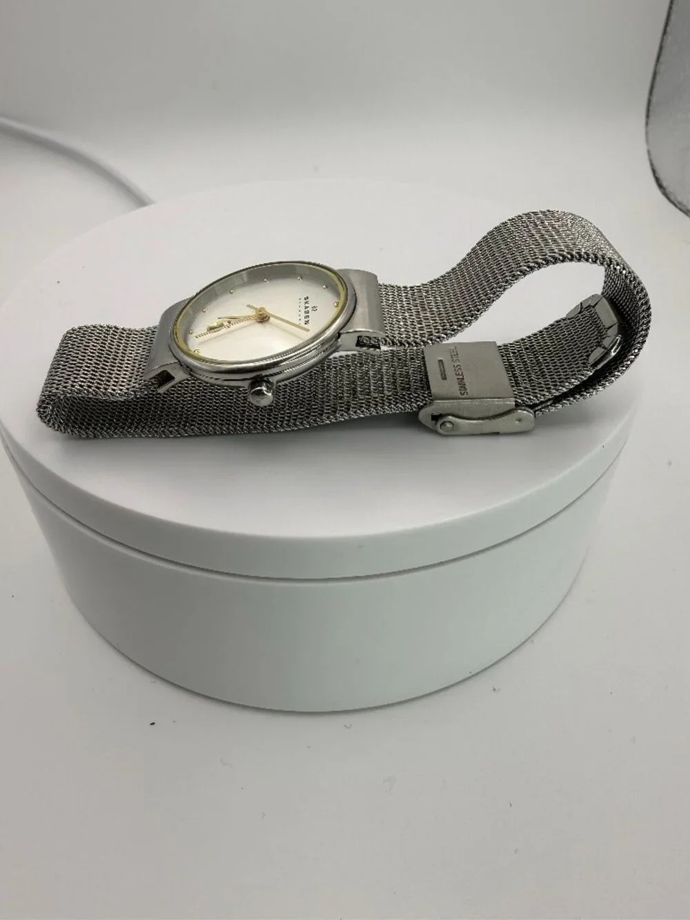 Skagen Denmark 355SGSC Women's Two Tone Quartz Watch Date Mesh Band Runs Great
